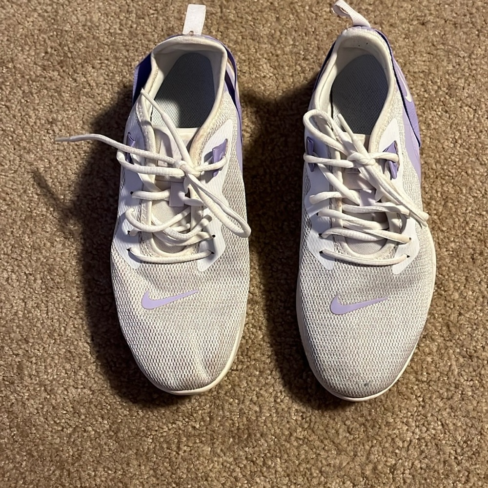 Nike size 9 running shoe